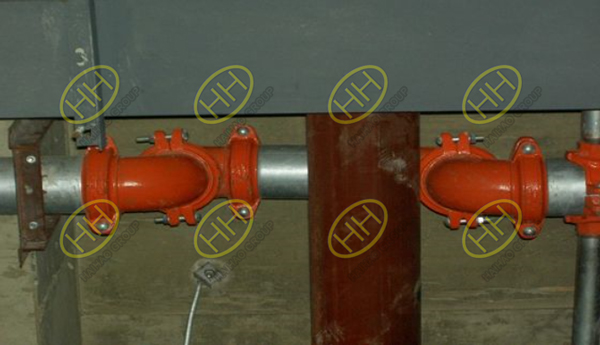 Pipe joint and steel pipe connection